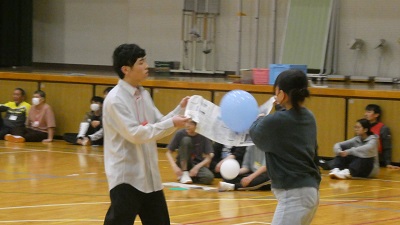 風船運びリレー　写真１